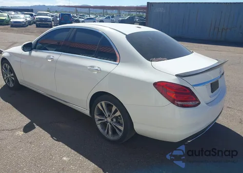 2016 Mercedes-Benz C 300 из США, поврежденный, VIN 55SWF4JB3GU178561